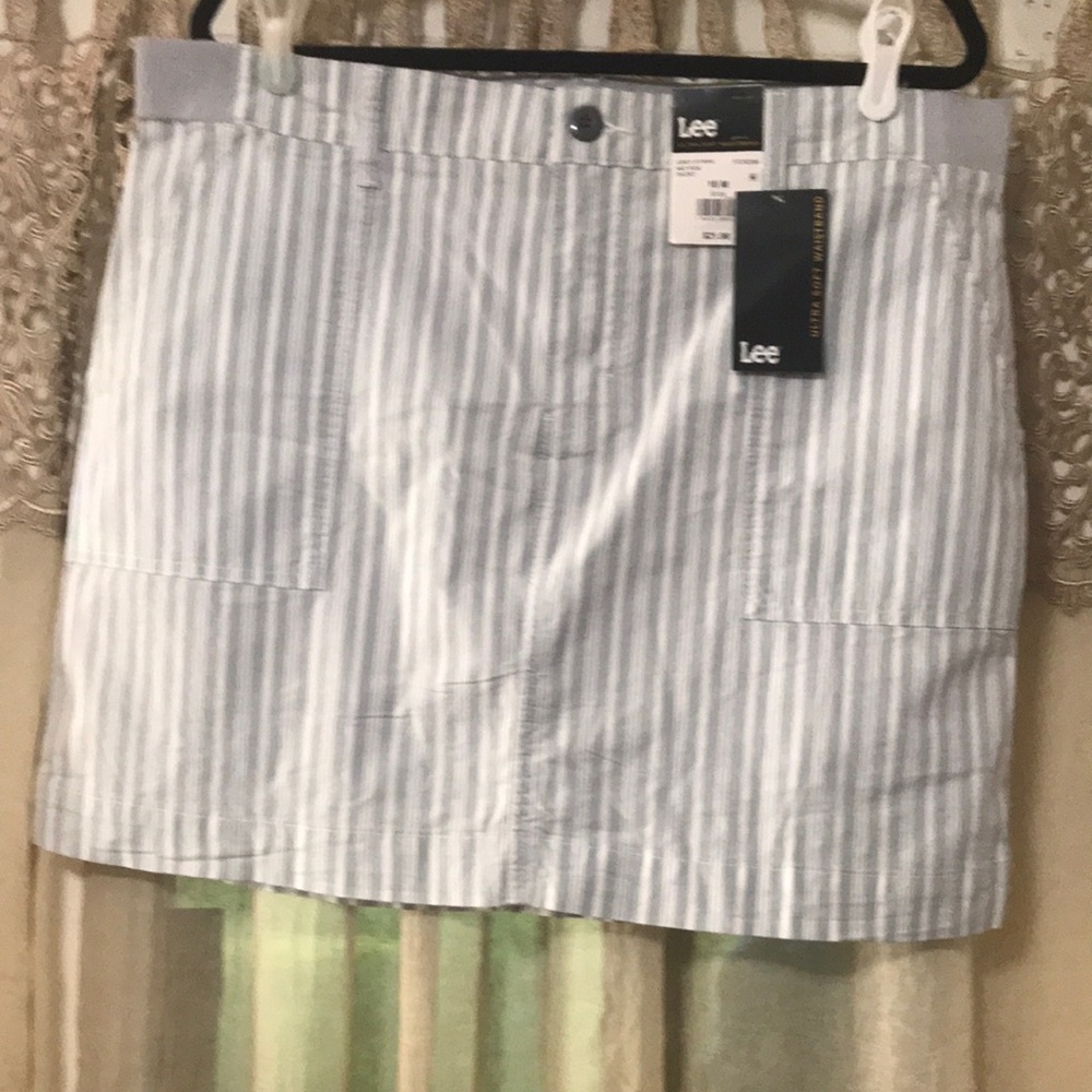 Lee Mid Rise Skort